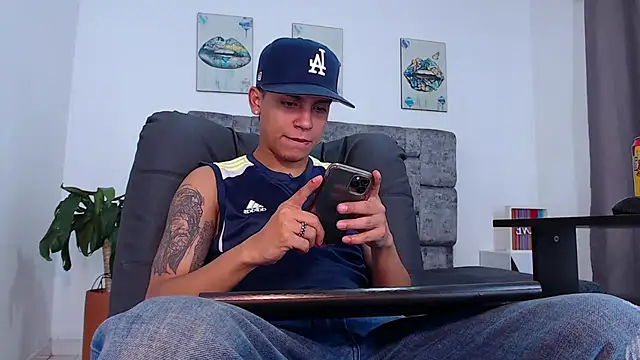 Snapshot of david_santos16 chatting on October 21, 10:20 pm david santos16 online show from October 21, 10:20 pm