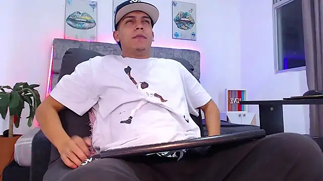 Snapshot of david_santos16 chatting on November 2, 11:54 pm david santos16 online show from November 2, 11:54 pm