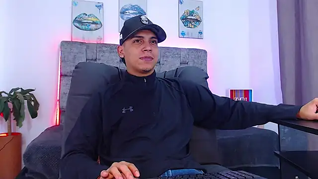 Snapshot of david_santos16 chatting on November 4, 3:32 am david santos16 online show from November 4, 3:32 am