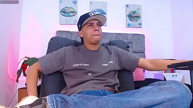 Snapshot of david_santos16 chatting on October 30, 12:09 am david santos16 online show from October 30, 12:09 am