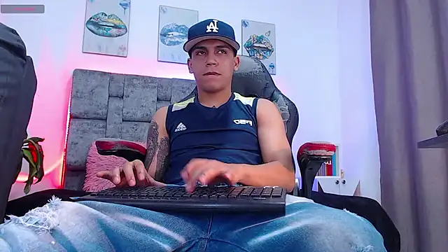 Snapshot of david_santos16 chatting on November 29, 3:17 am david santos16 online show from November 29, 3:17 am