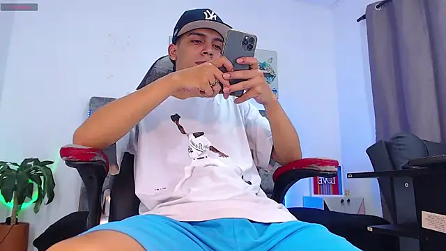 Snapshot of david_santos16 chatting on November 9, 4:49 am david santos16 online show from November 9, 4:49 am