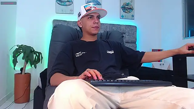 Snapshot of david_santos16 chatting on October 25, 2:00 am david santos16 online show from October 25, 2:00 am