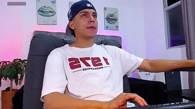 Snapshot of david_santos16 chatting on October 31, 11:55 pm david santos16 online show from October 31, 11:55 pm