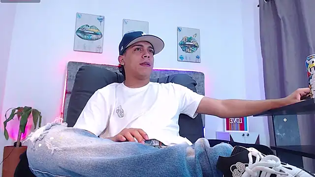 david santos16 online show from December 14, 11:43 pm