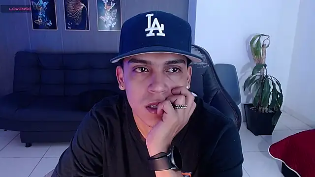 Snapshot of david_santos16 chatting on September 15, 2:23 am david santos16 online show from September 15, 2:23 am