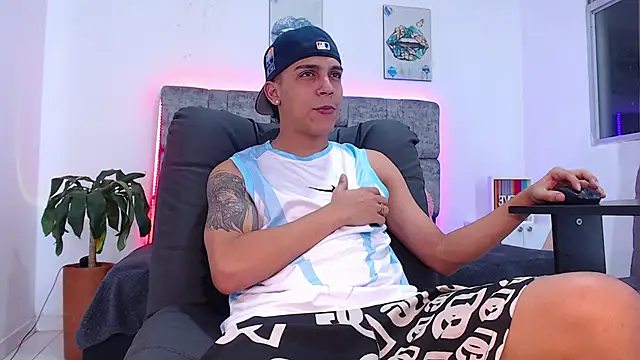 Snapshot of david_santos16 chatting on November 7, 3:22 am david santos16 online show from November 7, 3:22 am