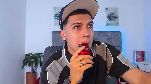 Snapshot of david_santos16 chatting on September 22, 2:28 am david santos16 online show from September 22, 2:28 am