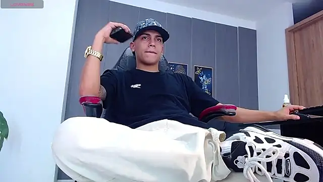 Snapshot of david_santos16 chatting on December 2, 8:54 pm david santos16 online show from December 2, 8:54 pm