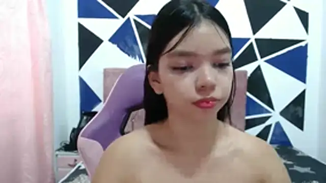 Snapshot of shy_luna18 chatting on November 2, 1:38 pm shy luna18 online show from November 2, 1:38 pm