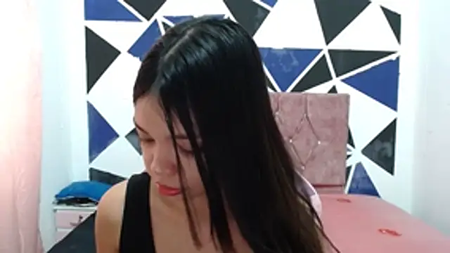 Snapshot of shy_luna18 chatting on November 19, 12:27 pm shy luna18 online show from November 19, 12:27 pm