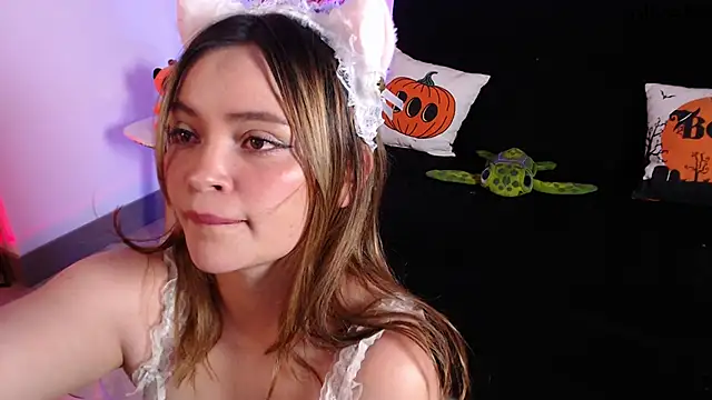 Snapshot of aliiceFM chatting on October 26, 1:39 am aliiceFM online show from October 26, 1:39 am