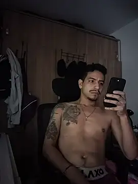 Snapshot of Juann-cock chatting on July 14, 9:43 pm Juann-cock online show from July 14, 9:43 pm