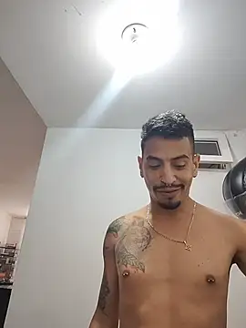 Snapshot of Juann-cock chatting on June 29, 3:23 pm Juann-cock online show from June 29, 3:23 pm