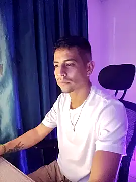 Snapshot of Juann-cock chatting on November 20, 3:51 am Juann-cock online show from November 20, 3:51 am