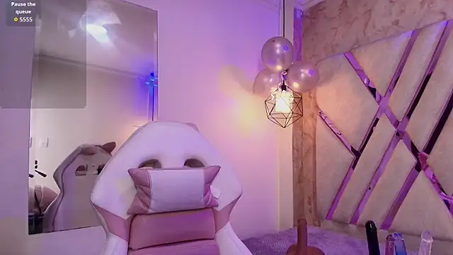 Lilith curvy online show from October 17, 8:10 pm