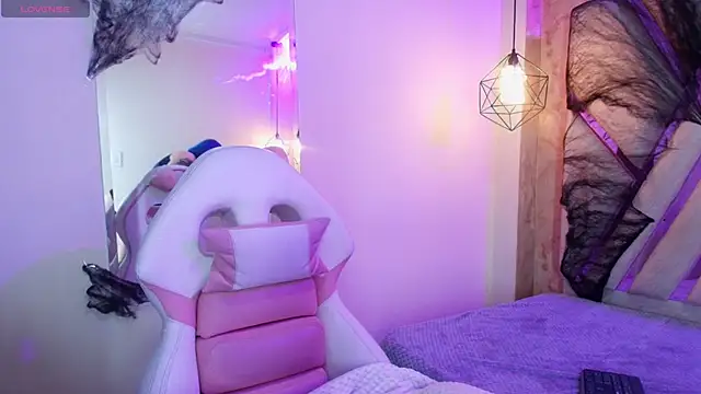 Lilith curvy online show from November 3, 7:50 pm