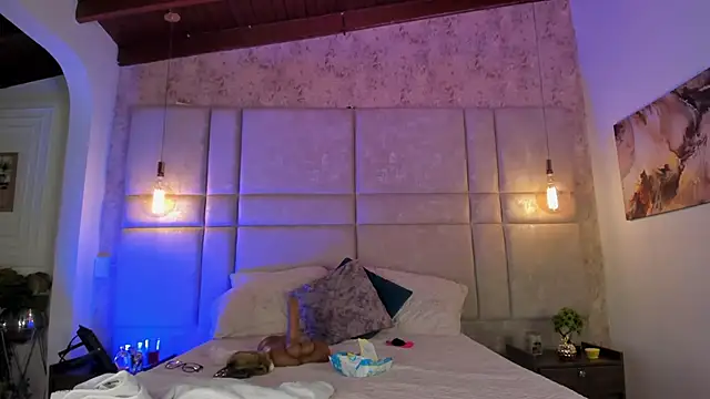 Mily Vermont online show from April 18, 7:51 pm