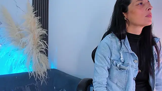 ShaunaDream online show from March 8, 2:48 am