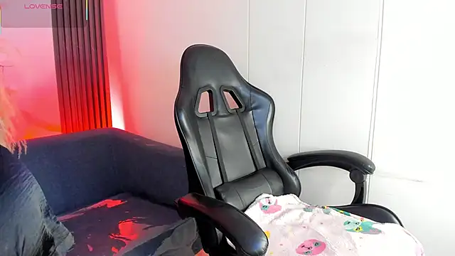 ShaunaDream online show from March 6, 3:45 am