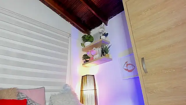 sara madrid online show from March 30, 11:44 am