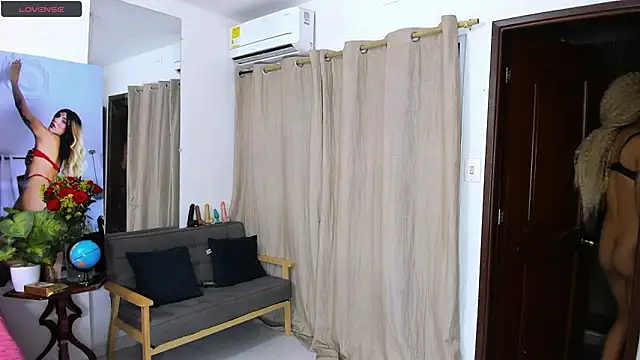 zou quira online show from March 3, 1:34 am