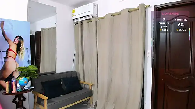 zou quira online show from February 7, 12:07 am