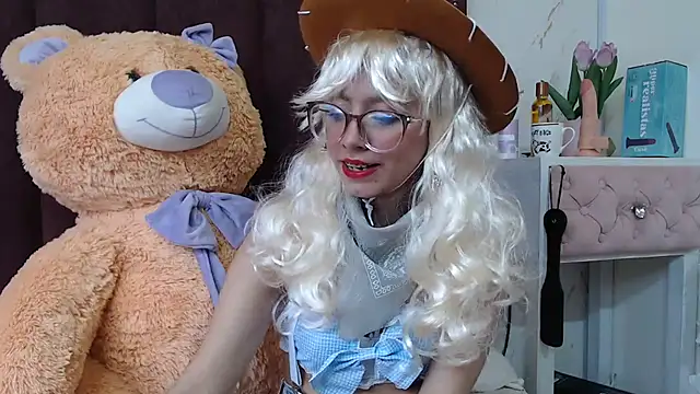 VioletxBloom online show from September 27, 8:15 pm