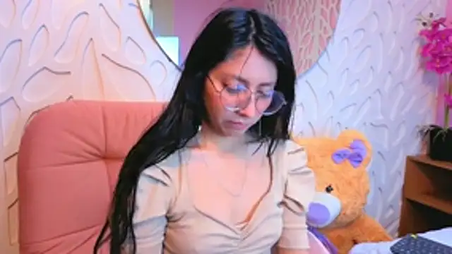 VioletxBloom online show from April 11, 12:20 pm