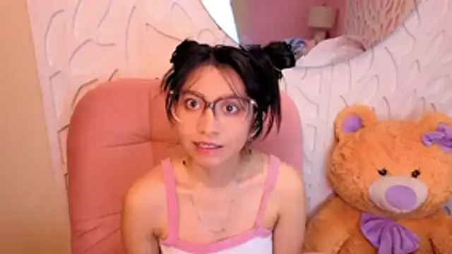 VioletxBloom online show from April 10, 1:29 pm