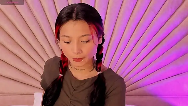 EmaDuff online show from October 7, 11:33 am