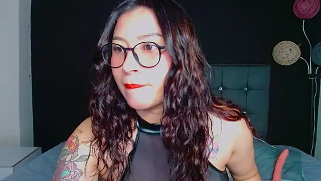 nicolee 8 online show from November 10, 2:00 pm