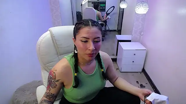 nicolee 8 online show from September 18, 4:04 am