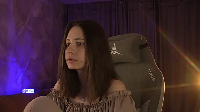 Snapshot of LumeNova chatting on May 2, 9:42 pm LumeNova online show from May 2, 9:42 pm