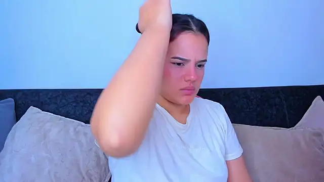 Snapshot of sweet_lily26 chatting on November 8, 1:36 pm sweet lily26 online show from November 8, 1:36 pm