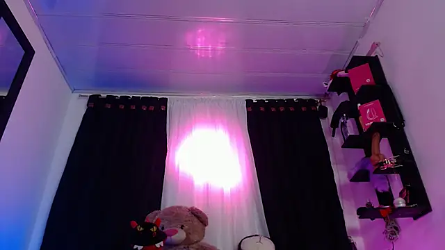 Snapshot of valerii_fox_69 chatting on June 25, 5:34 am valerii fox 69 online show from June 25, 5:34 am