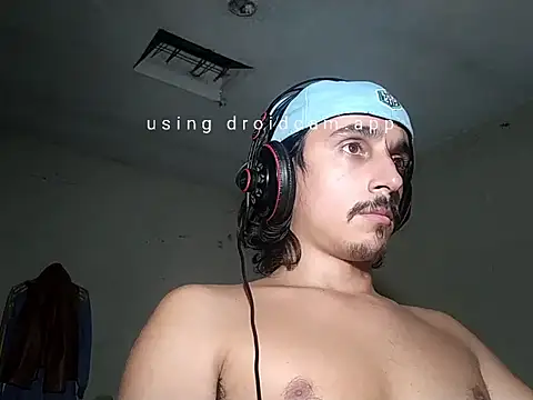 Snapshot of papito20cm chatting on December 23, 1:38 am papito20cm online show from December 23, 1:38 am