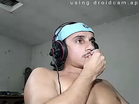 Snapshot of papito20cm chatting on January 12, 12:28 am papito20cm online show from January 12, 12:28 am