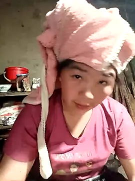 Snapshot of quynhkoolbae chatting on February 3, 6:22 am quynhkoolbae online show from February 3, 6:22 am