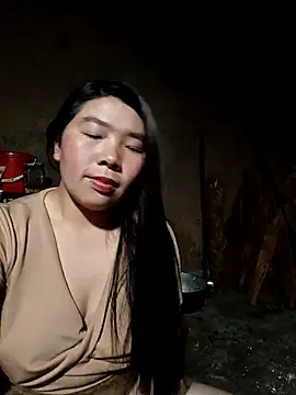 Snapshot of quynhkoolbae chatting on February 12, 1:33 pm quynhkoolbae online show from February 12, 1:33 pm