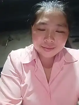 Snapshot of quynhkoolbae chatting on June 26, 1:28 pm quynhkoolbae online show from June 26, 1:28 pm