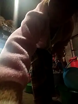 Snapshot of quynhkoolbae chatting on February 18, 2:13 pm quynhkoolbae online show from February 18, 2:13 pm