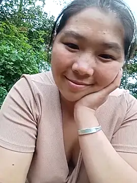 Snapshot of quynhkoolbae chatting on June 15, 11:10 am quynhkoolbae online show from June 15, 11:10 am