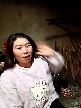 Snapshot of quynhkoolbae chatting on February 10, 1:59 am quynhkoolbae online show from February 10, 1:59 am