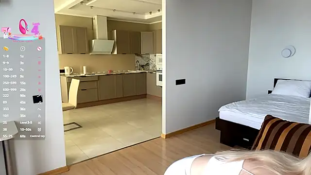 DestinyTurner online show from October 12, 8:16 am