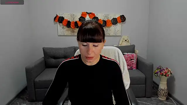 Snapshot of Betty_Jone chatting on November 1, 6:30 am Betty Jone online show from November 1, 6:30 am