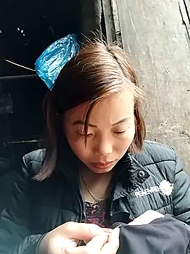 Snapshot of Annaacutee chatting on December 15, 1:22 am Annaacutee online show from December 15, 1:22 am