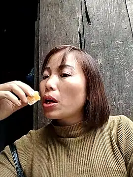 Snapshot of Annaacutee chatting on November 13, 7:45 am Annaacutee online show from November 13, 7:45 am