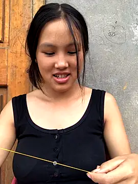 Snapshot of May_nhi chatting on September 9, 8:13 am May nhi online show from September 9, 8:13 am