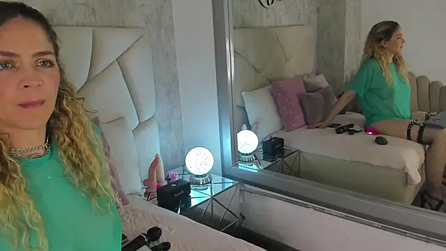 Velora   online show from December 5, 3:49 am